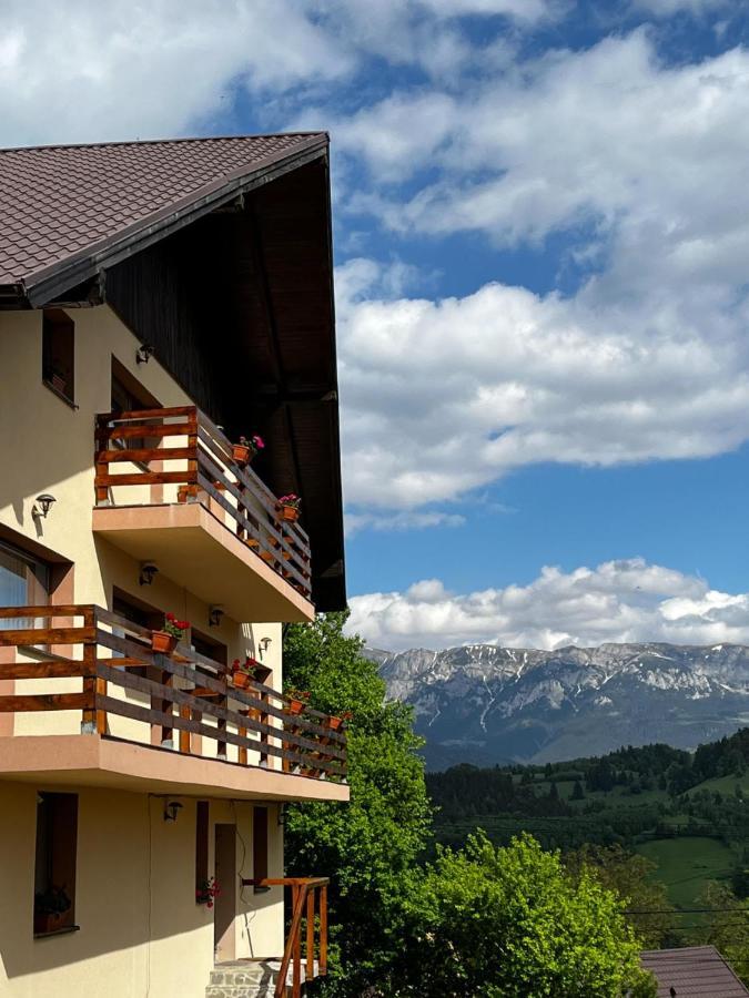 Transylvanian House Drumu Carului Esterno foto